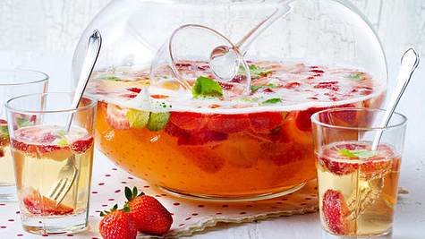 Erdbeerbowle - Foto: House of Food / Bauer Food Experts KG