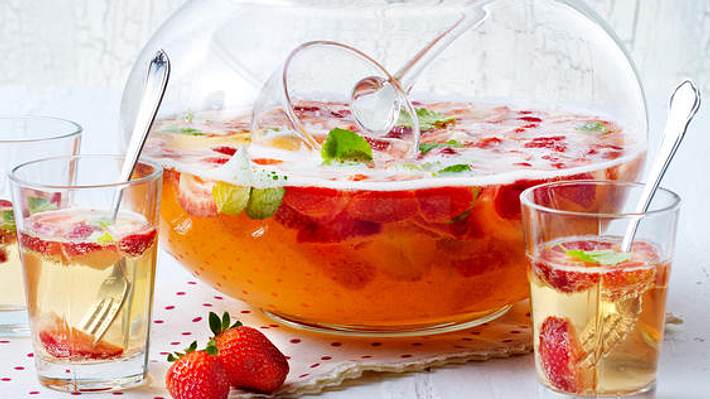 Erdbeerbowle - Foto: House of Food / Bauer Food Experts KG