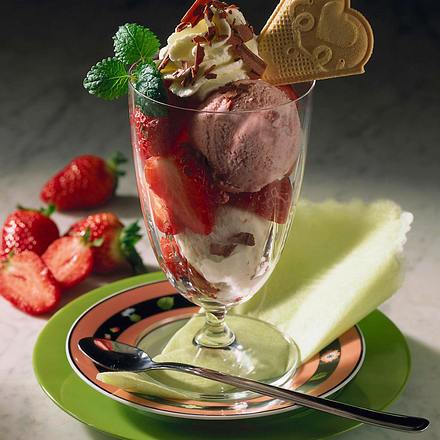 Erdbeereisbecher Rezept Erdbeereisbecher Rezept
