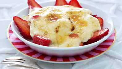 Erdbeeren mit Vanille-Crème-fraîche Rezept - Foto: LECKER @ Bauer Media Group