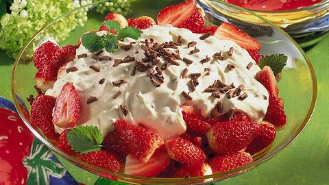 Erdbeeren mit Vanille-Joghurt-Creme Rezept - Foto: House of Food / Bauer Food Experts KG