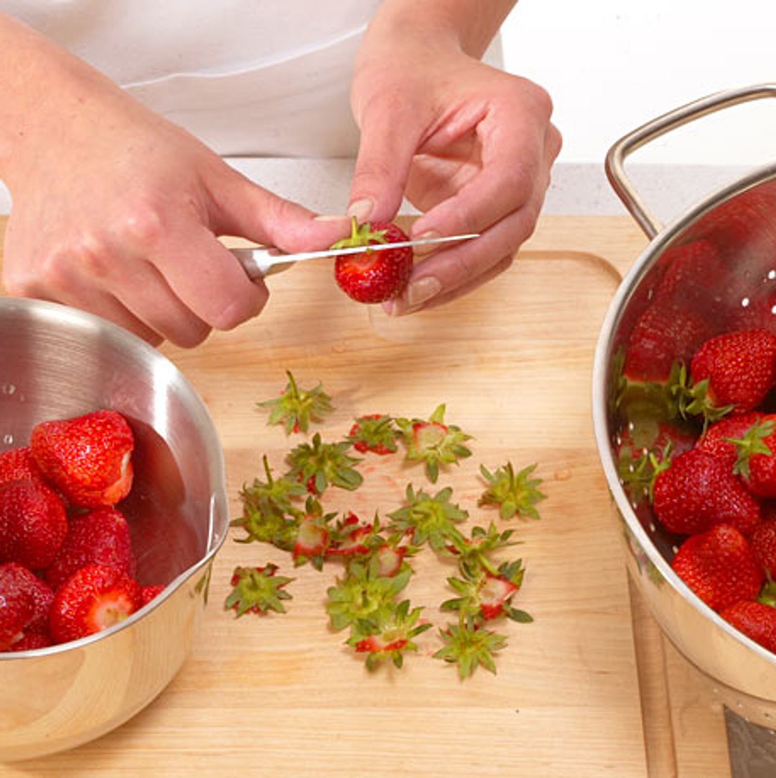 Erdbeeren waschen und putzen - so machst du es richtig | LECKER