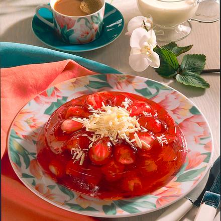 Erdbeergelee mit Eissoße Rezept