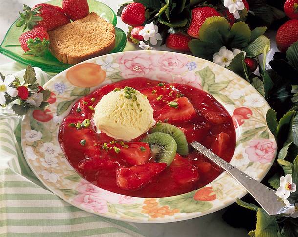 Erdbeergrütze mit Vanille-Eis Rezept