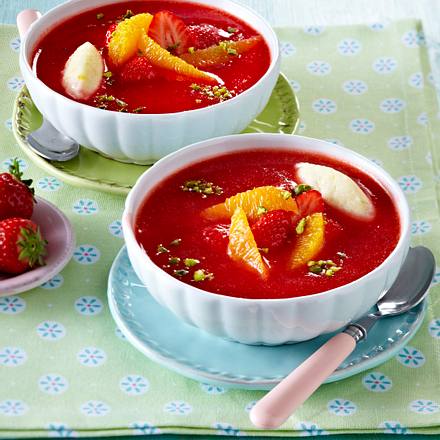 Erdbeerkaltschale mit Grießnockerln Rezept Erdbeerkaltschale mit Grießnockerln Rezept