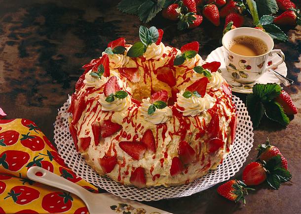 Erdbeerkranz nach Art "Frankfurter Kranz" Rezept