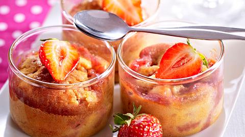 Erdbeerkuchen im Glas Rezept - Foto: House of Food / Bauer Food Experts KG