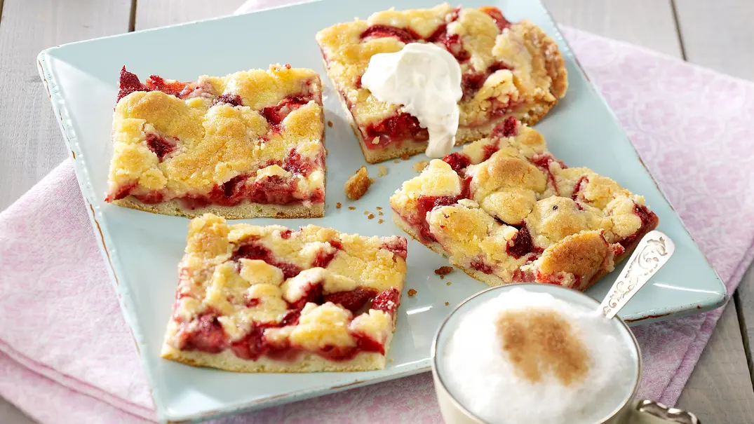 Erdbeerkuchen mit Zuckerstreusel Rezept - Foto: LECKER @ Bauer Media Group Erdbeerkuchen mit Zuckerstreusel Rezept - Foto: LECKER @ Bauer Media Group