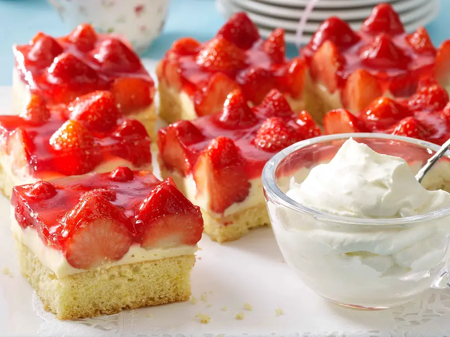 Erdbeerkuchen vom Blech Rezept Erdbeerkuchen vom Blech