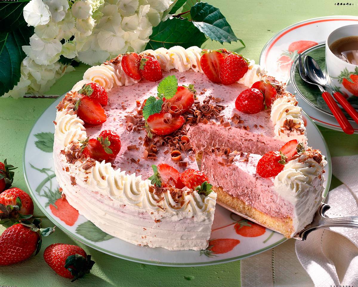 Erdbeersahne-Torte Rezept