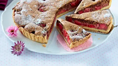 Erdbeertarte mit Schoko-Nuss-Haube Rezept - Foto: LECKER @ Bauer Media Group