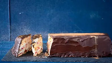 Erdbeertiramisu-Kuchen im Goldrausch Rezept - Foto: LECKER @ Bauer Media Group