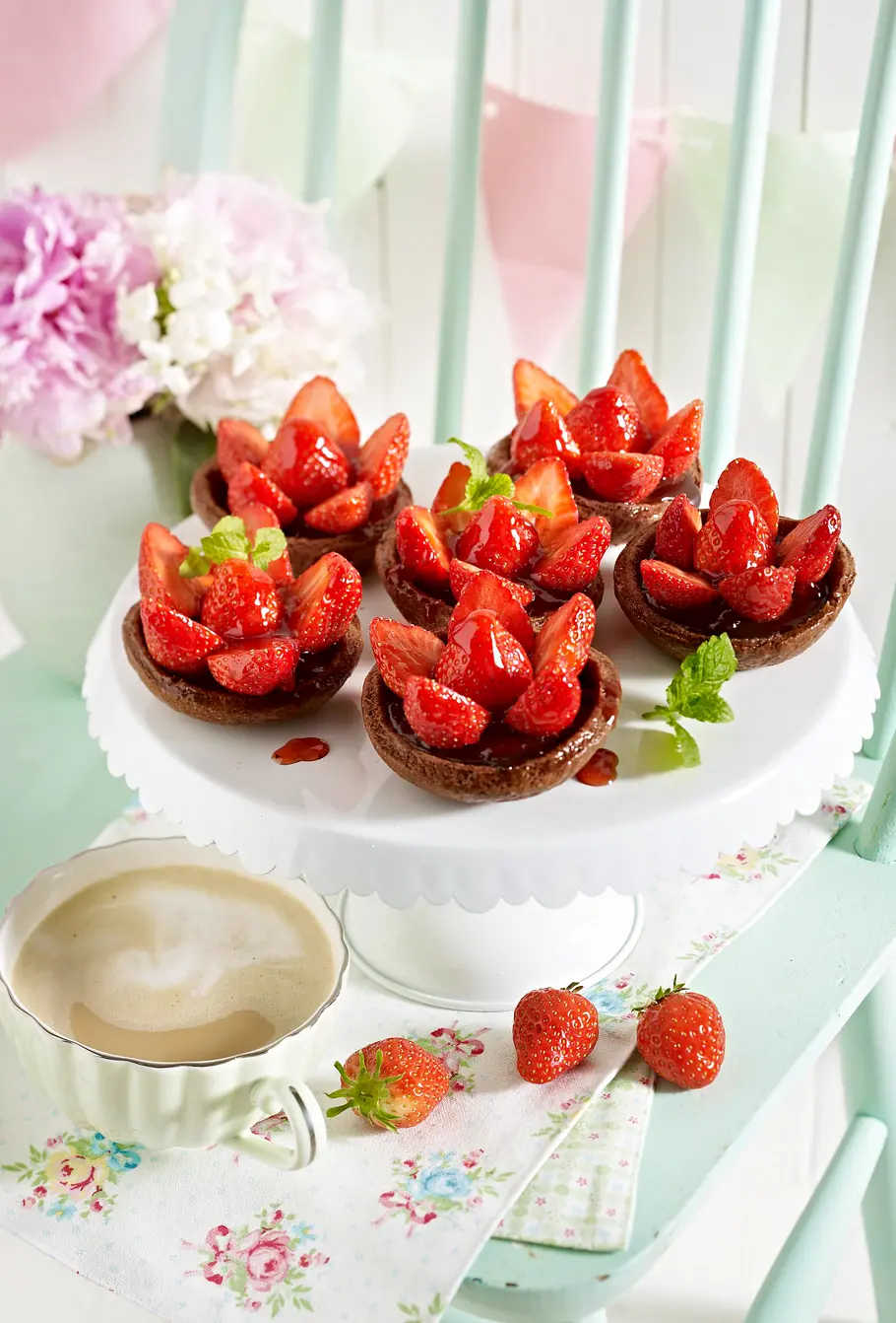 Erdbeertörtchen mit Schokoladencreme Rezept Erdbeertörtchen mit Schokoladencreme Rezept