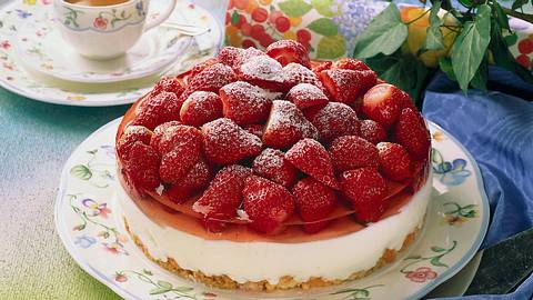 Erdbeertorte auf Buttermilchcreme Rezept - Foto: Horn