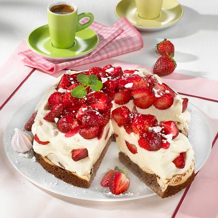 Erdbeertorte mit Baiser Rezept Erdbeertorte mit Baiser Rezept
