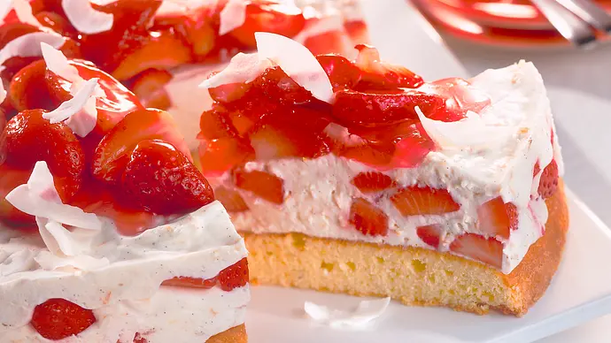 Erdbeertorte mit Kefir-Kokos-Sahne Rezept - Foto: LECKER @ Bauer Media Group