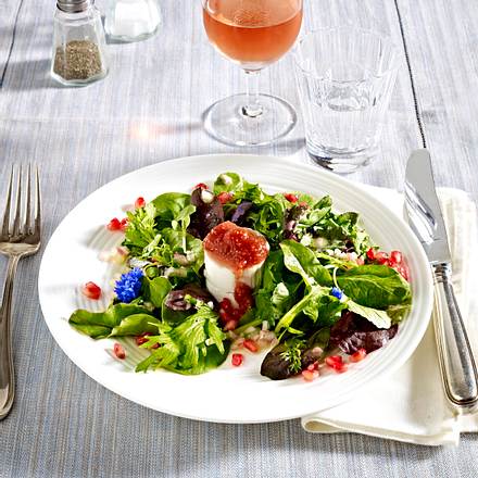 Erdesbacher Ziegenkäse mit Feigen-Marmelade und Wildkräutersalat Rezept Erdesbacher Ziegenkäse mit Feigen-Marmelade und Wildkräutersalat Rezept