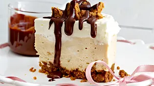 Erdnuss-Bananenkuchen mit Karamellkeksboden Rezept - Foto: LECKER @ Bauer Media Group Erdnuss-Bananenkuchen mit Karamellkeksboden Rezept - Foto: LECKER @ Bauer Media Group