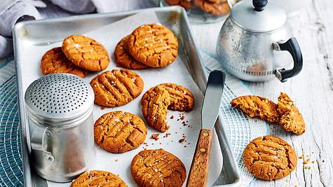 Erdnuss-Cookies mit Meersalzflocken Rezept - Foto: Are Media Syndication 