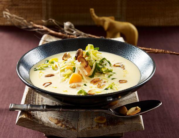 Erdnuss-Kokossuppe mit Möhren und Porree Rezept