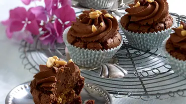 Erdnuss-Schoko-Cupcakes Rezept - Foto: LECKER @ Bauer Media Group Erdnuss-Schoko-Cupcakes Rezept - Foto: LECKER @ Bauer Media Group