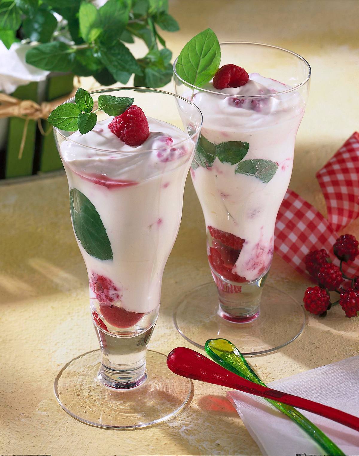 Erfrischende Buttermilch-Himbeercreme Rezept