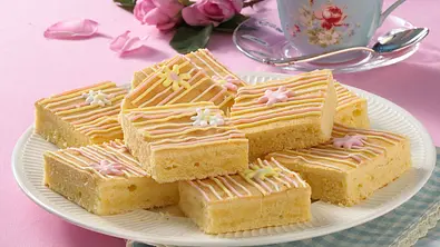 Erfrischender Zitronenkuchen Rezept - Foto: LECKER @ Bauer Media Group