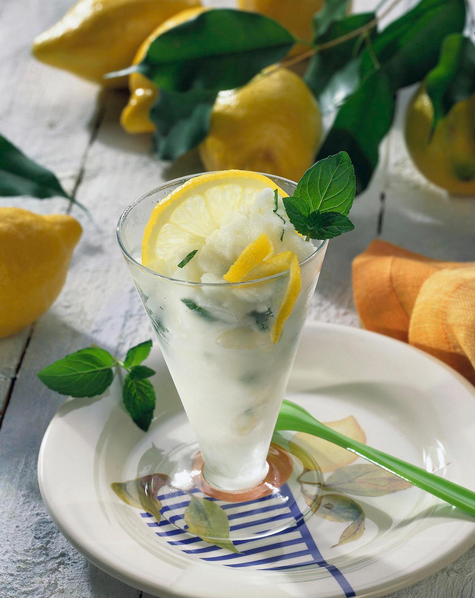 Erfrischendes Zitronensorbet Rezept | LECKER