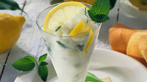 Erfrischendes Zitronensorbet Rezept - Foto: House of Food / Bauer Food Experts KG