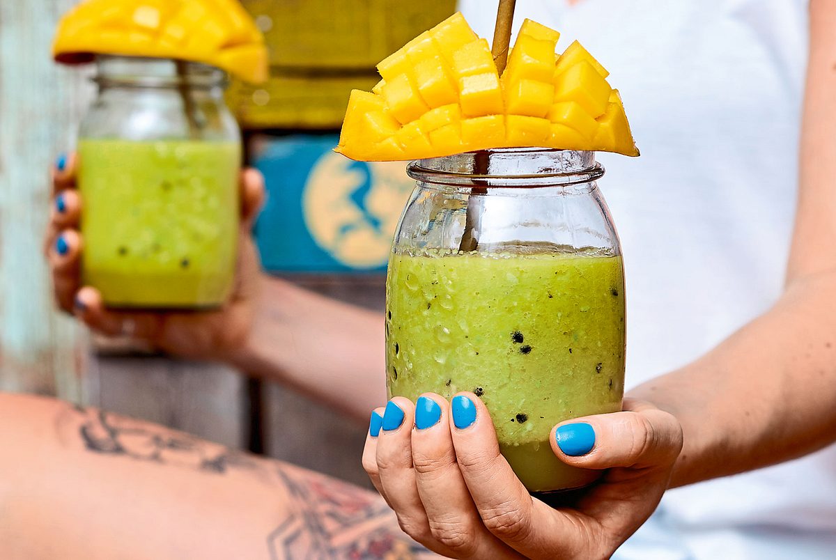 „Erwecke dein Chi“-Smoothie mit Maracuja und Avocado Rezept