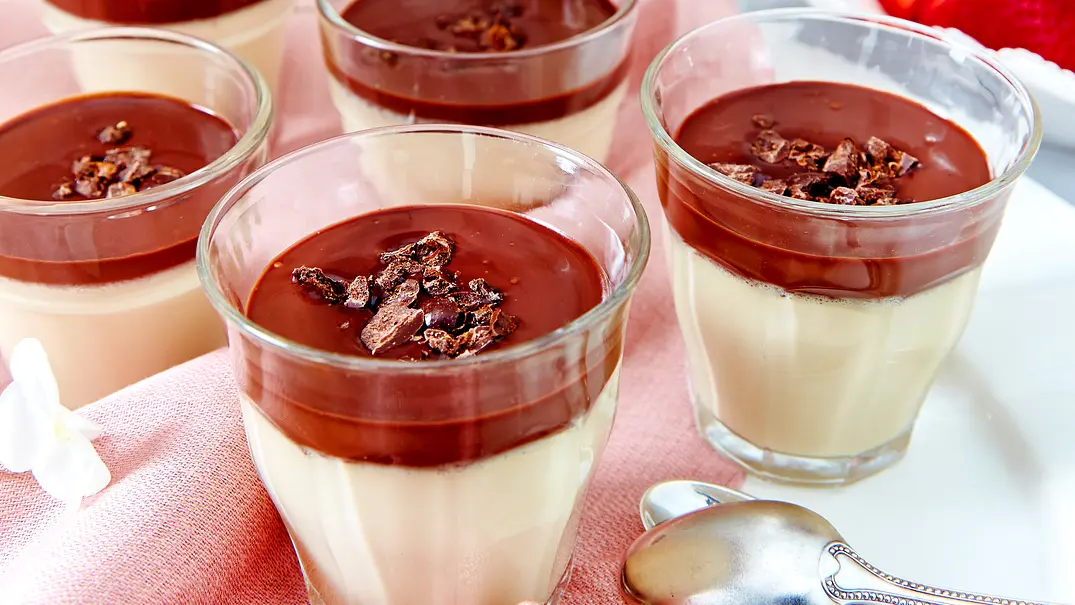 Espresso-Pannacotta Rezept - Foto: LECKER @ Bauer Media Group Espresso-Pannacotta Rezept - Foto: LECKER @ Bauer Media Group