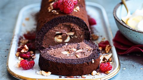 Espressobiskuitrolle mit Nougat Rezept - Foto: House of Food / Bauer Food Experts KG