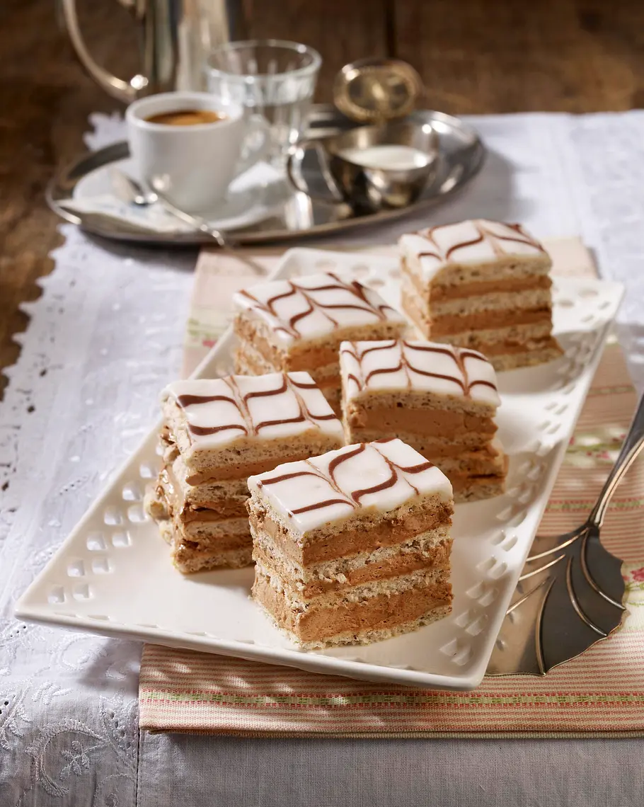 Esterhazy Schnitten mit Nougat-Creme Rezept