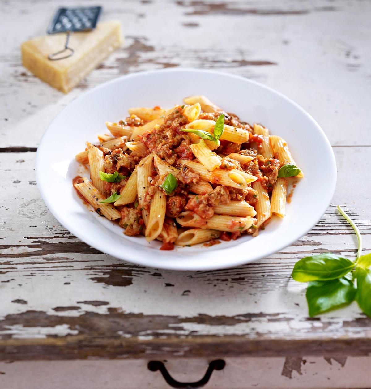 Express-Penne mit Bratwurst-Bolo Rezept