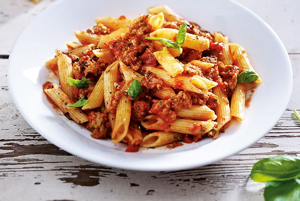 Express-Penne mit Bratwurst-Bolo Rezept