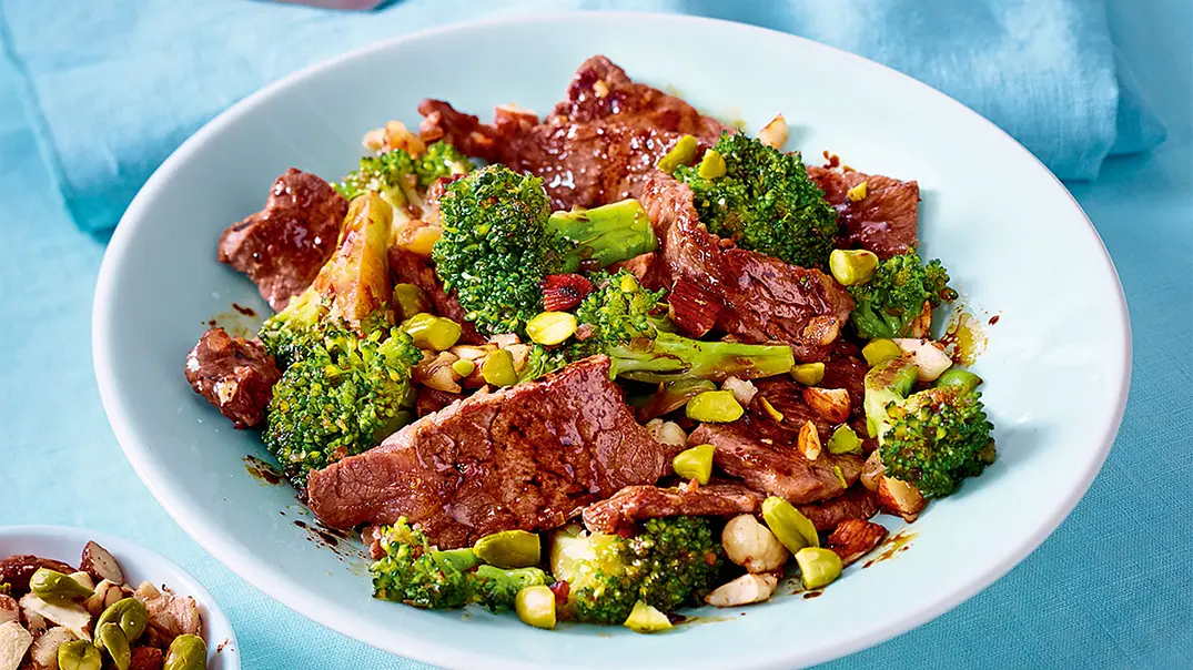 Express-Pfanne mit Steak und Brokkoli Rezept - Foto: LECKER @ Bauer Media Group Express-Pfanne mit Steak und Brokkoli Rezept - Foto: LECKER @ Bauer Media Group