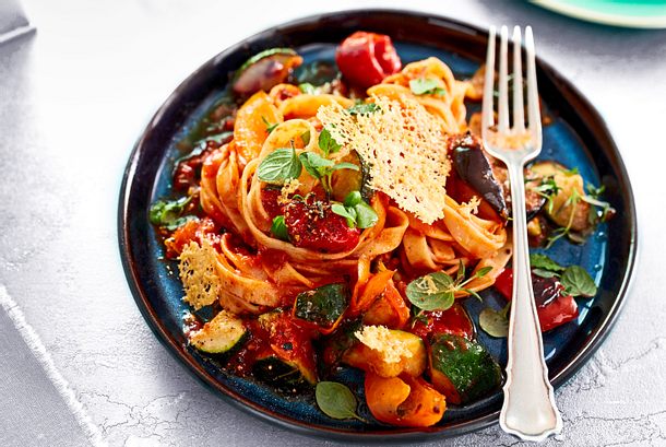 Express-Tagliatelle mit Parmesan-Chips Rezept