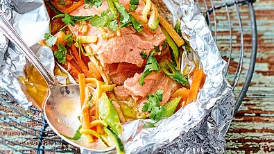 Expresslachs in Alufolie Rezept - Foto: LECKER @ Bauer Media Group