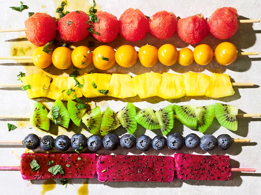 Fruchtspieße Regenbogen im Snackformat Rezept Fruchtspieße Regenbogen im Snackformat Rezept