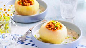 Gefüllter Kohlrabi mit Linsen-Hack in Kokos-Soße Rezept - Foto: House of Food / Bauer Food Experts