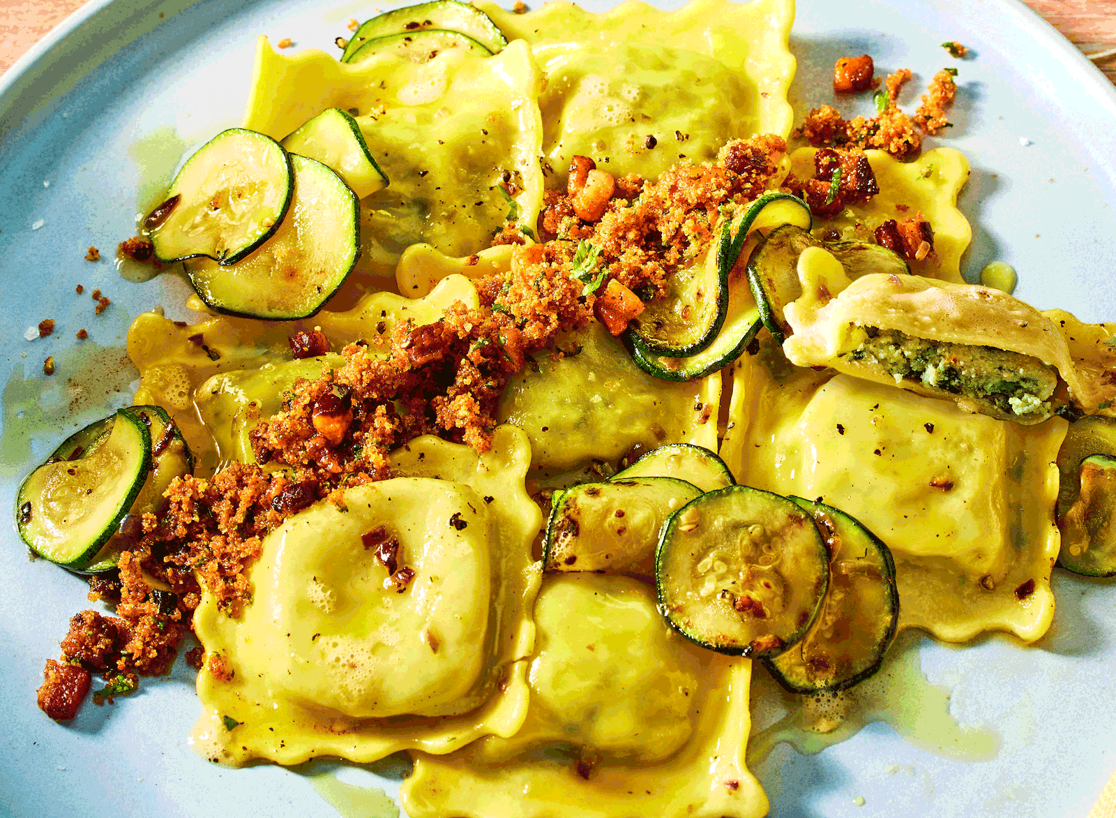 Ravioli mit Zucchini und Pancetta Rezept | LECKER