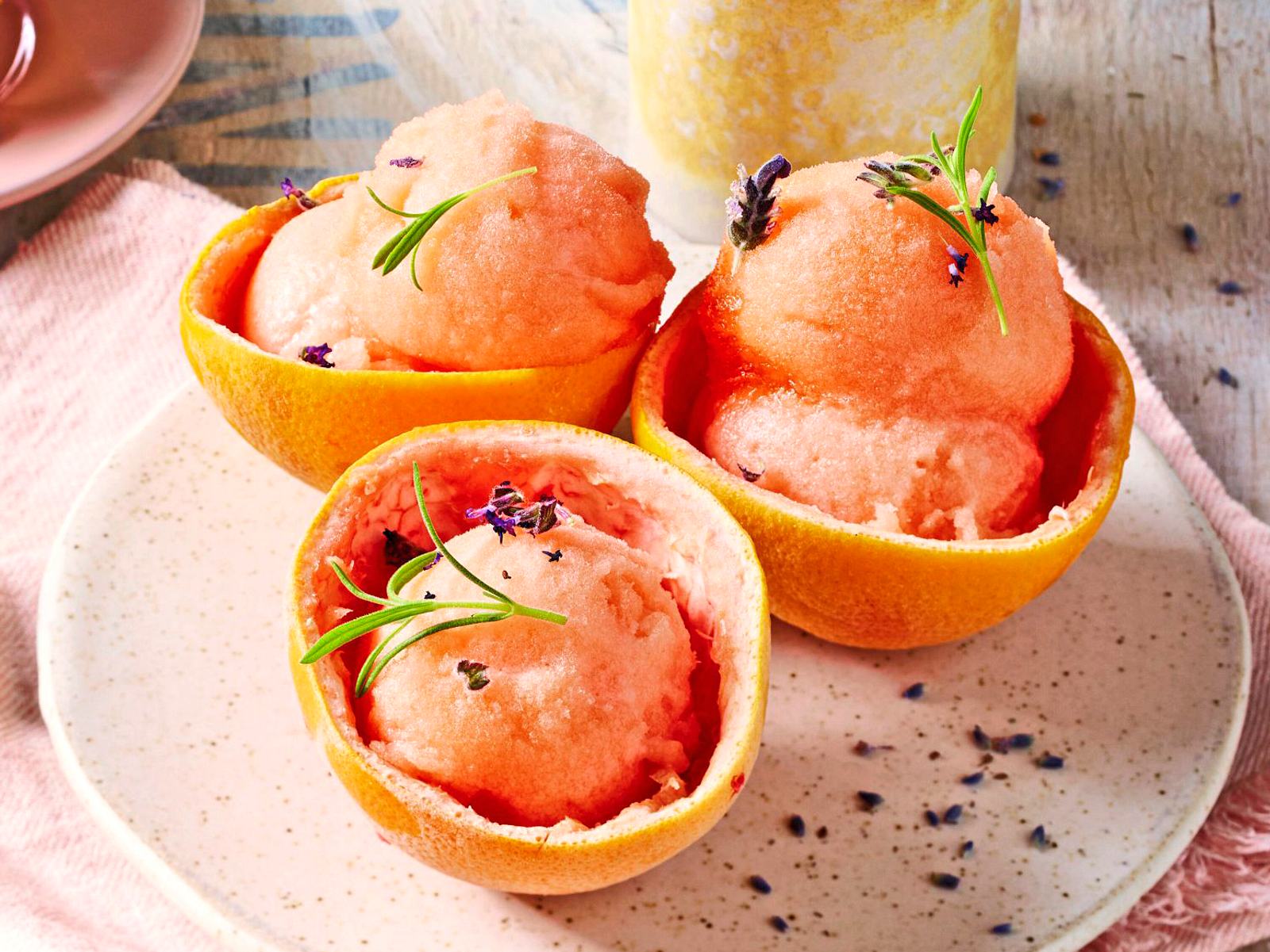 boozy Grapefruit-Sorbet Rezept | LECKER boozy Grapefruit-Sorbet Rezept | LECKER