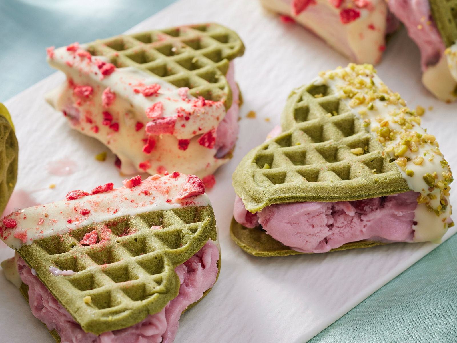 Matcha Waffel-Eis-Sandwiches Rezept | LECKER Matcha Waffel-Eis-Sandwiches Rezept | LECKER