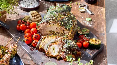 Schweinebraten  mit Petersilienpesto Rezept - Foto: LECKER @ Bauer Media Group