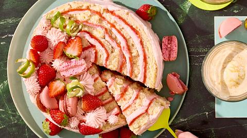 Cremige Berry-Wickeltorte Rezept - Foto: House of Food / Bauer Food Experts