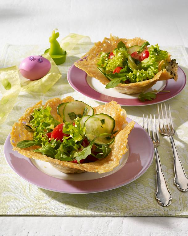 Gemischter Salat im Parmesankörbchen + Variante Rezept Gemischter Salat im Parmesankörbchen + Variante Rezept