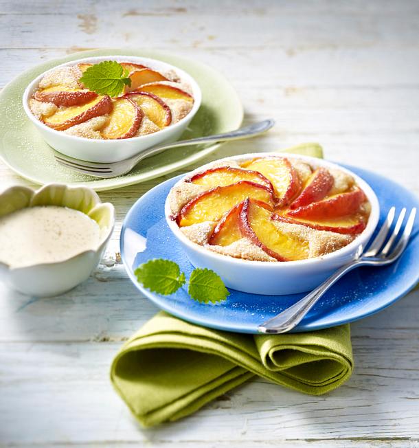 Peach tartelets with custard Rezept