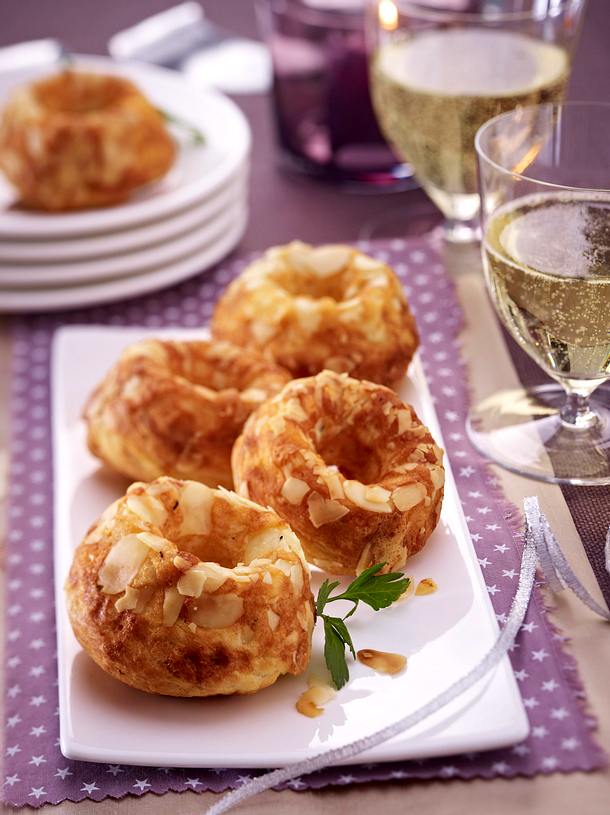 Mini-kouglofs au Munster et cumin Rezept Mini-kouglofs au Munster et cumin Rezept