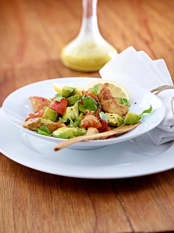Avocado-Kirschtomaten-Salat mit Putenstreifen, ohne Kopfsalat (Mittag Diät) Rezept Avocado-Kirschtomaten-Salat mit Putenstreifen, ohne Kopfsalat (Mittag Diät) Rezept