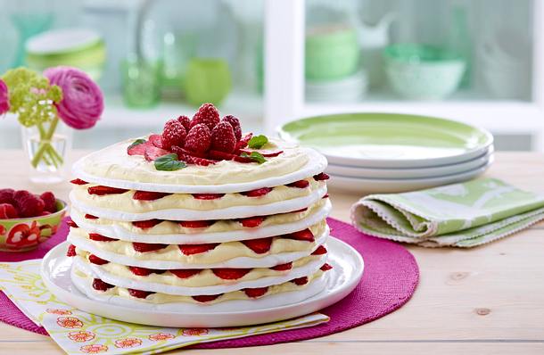 Strawberry Meringue/Pavlova Cake Rezept Strawberry Meringue/Pavlova Cake Rezept